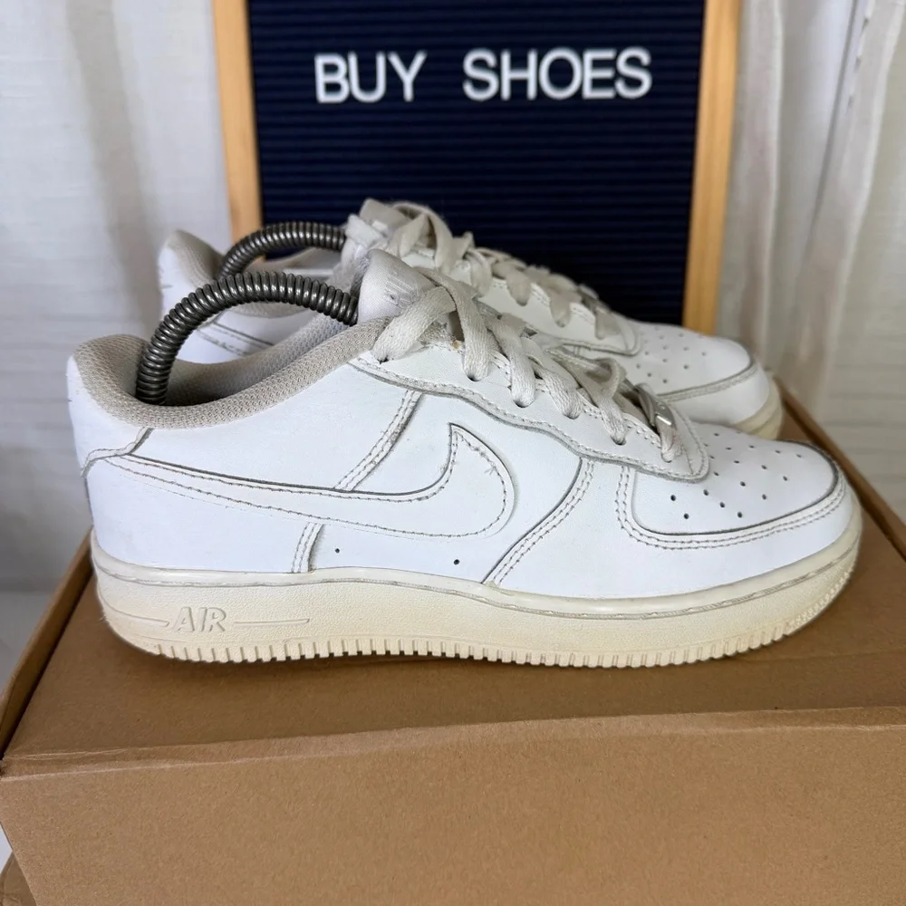 Nike AF1 Triple White Sneakers Size 5.5Y / Womens Size 7 Shoes - Picture 3 of 9
